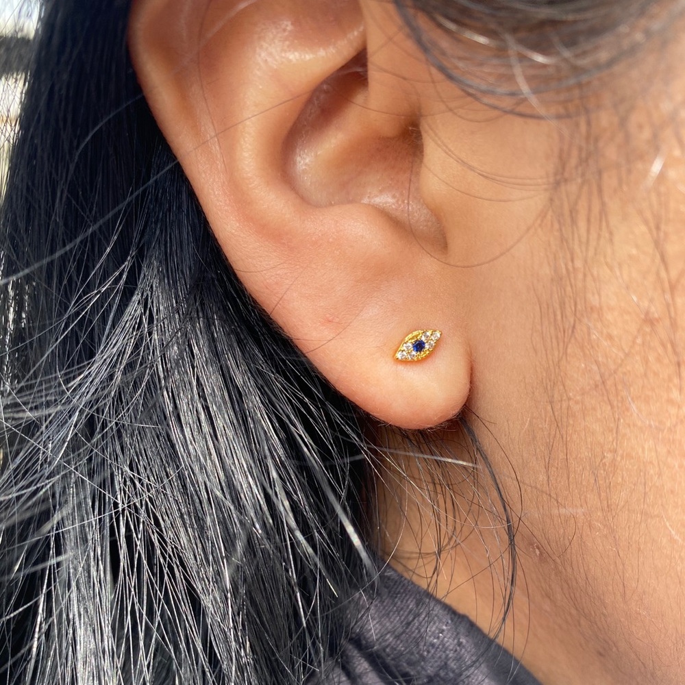 Stainless steel  eye stud earrings (1pair)